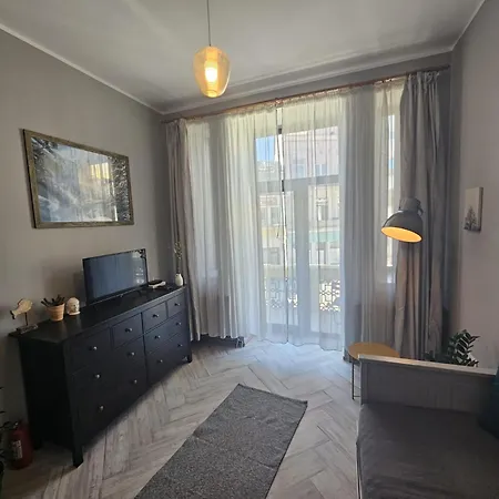 Apartment Zig Zag 4- Old Town Constanta