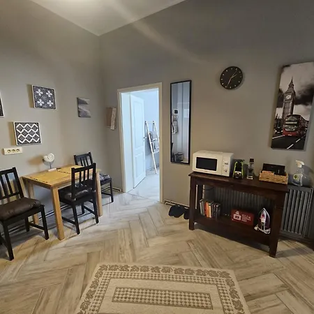 Zig Zag 4- Old Town Apartment